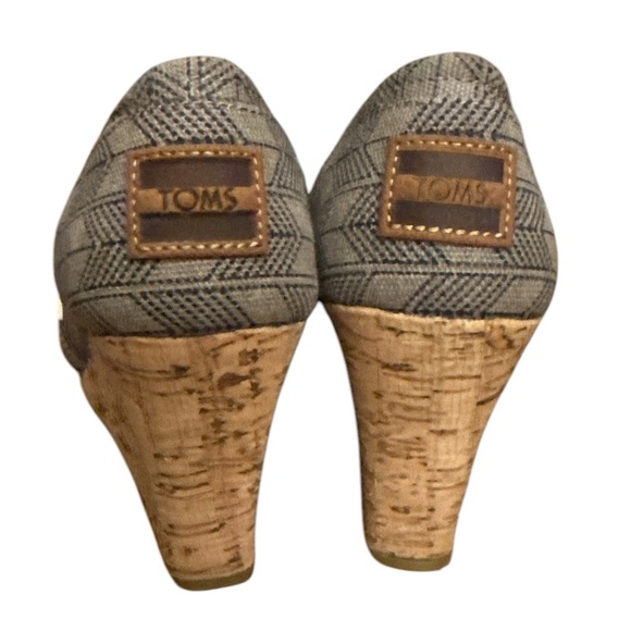 TOMS cork wedge peep toe sandal. Neutral color with subtle geometric pattern - Picture 2 of 4